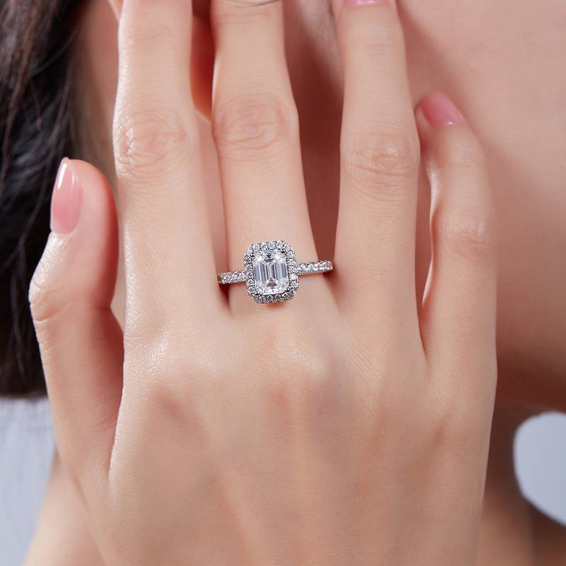 Affordable Luxury长方形S925银镀白金MoissaniteWomen's Ring2.0ctD级